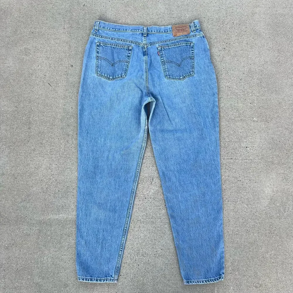 Ladies Y2K Levi’s 550 relax fit tapered leg mom jeans Size 22L